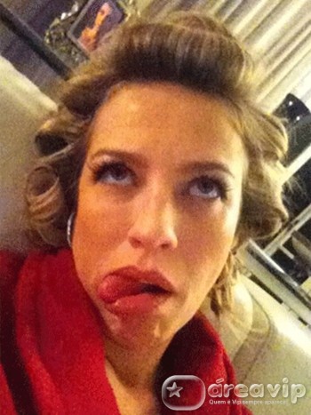 Luana Piovani publica foto fazendo careta