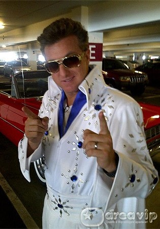Luciano Huck se veste de Elvis Presley