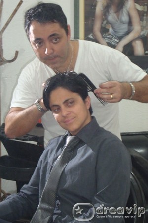 Thammy Gretchen dá uma repaginada no visual de olho nas eleições