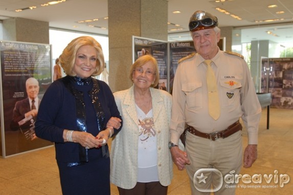 Exposição ’60 anos da Telenovela Brasileira’ recebe a visita da apresentadora Hebe Camargo