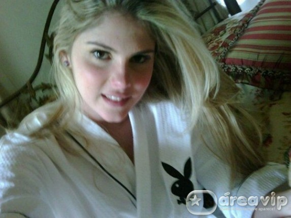 Bárbara Evans pretende comprar carro com cachê da ‘Playboy’