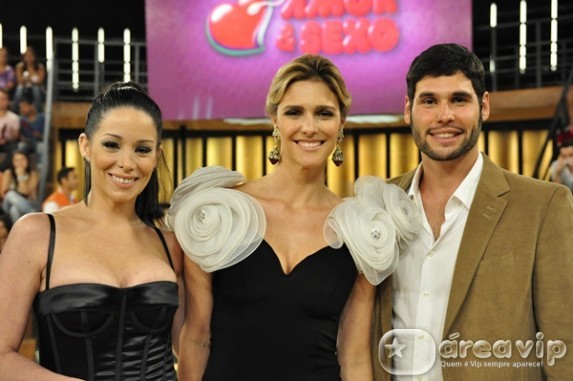 Danielle Winits e Dudu Azevedo se enfrentam no Strip Quizz do ‘Amor e Sexo’
