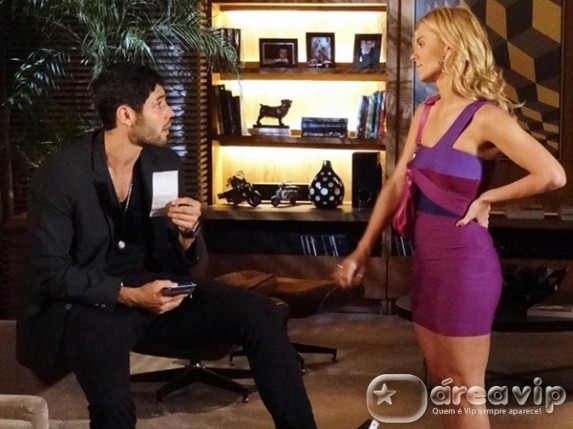 Wallace ajuda Teodora, mas descarta reatar com a loira