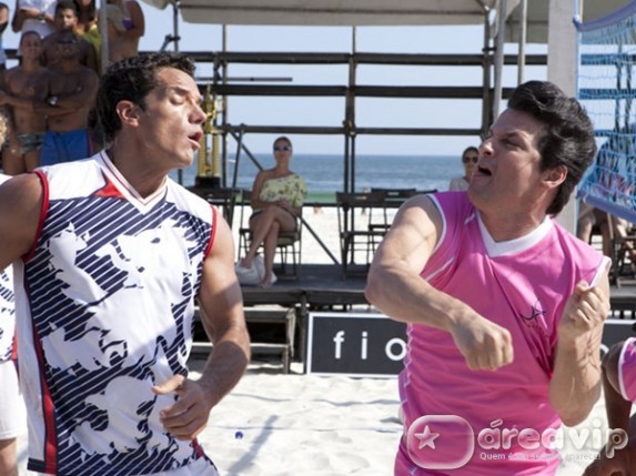 Time de Ferdinand derrota o de Crô e jogo de vôlei termina em pancadaria