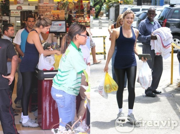 Grávida, Grazi Massafera exibe barriguinha em supermercado