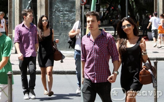 Mariana Rios e Di Ferrero circulam por Ipanema