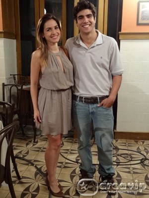 Caio Castro e Monique Alfradique gravam cena juntos