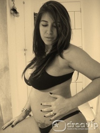 Grávida, Priscila Pires descobre o sexo do bebê