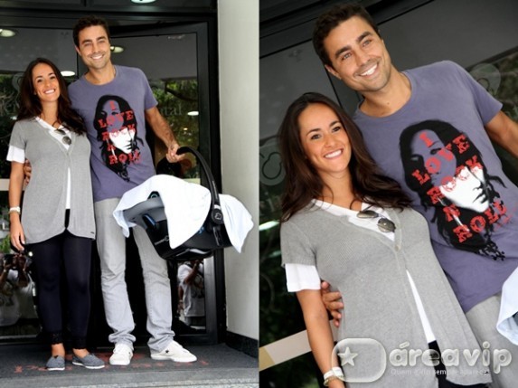 Ricardo Pereira deixa a maternidade com a mulher e o filho recém-nascido