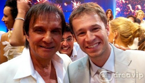 Tiago Leifert tieta Roberto Carlos