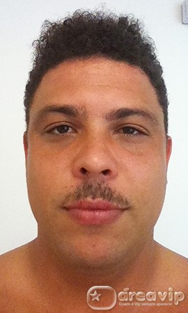 Ronaldo aparece de bigode e é comparado a Tim Maia
