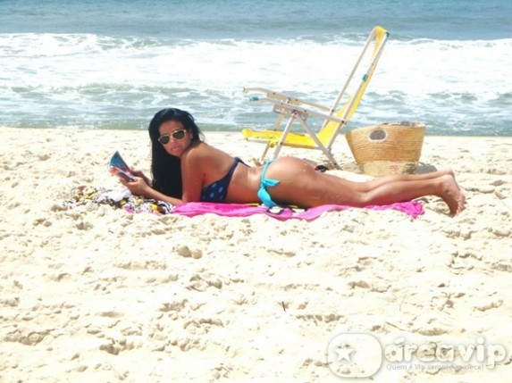 Solange Gomes curte praia no Rio