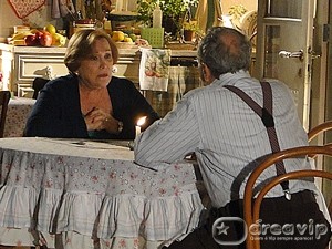 A Vida da Gente - Ina conta a Laudelino o que viu nas cartas