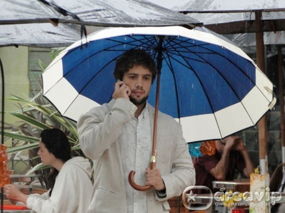 A Vida da Gente - Rodrigo liga para Manu