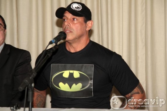 Alexandre Frota mostra acordo com Joana Machado