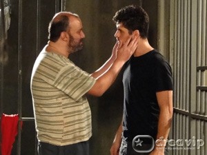 Fina Estampa - Preso provoca Rafa