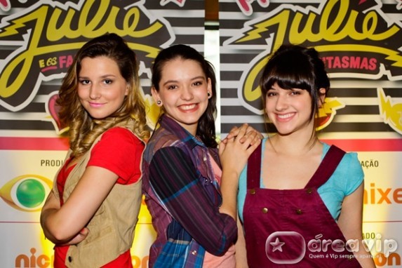 Julie esnoba Nicolas e Bia disputa Fred com Shizuko em ‘Julie e os Fantasmas’