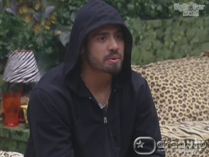 BBB12 - Yuri reclama de Laisa