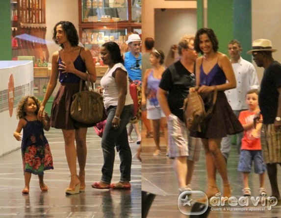 Camila Pitanga passeia com filha em shopping