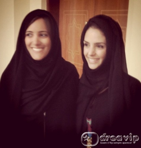 Mulher de Kaká posta foto usando burca em Dubai