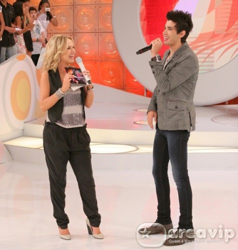 Gusttavo Lima e Turma do Pagode agitam o Programa Eliana