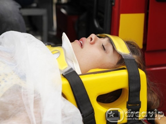 Fina Estampa - Amalia sofre acidente