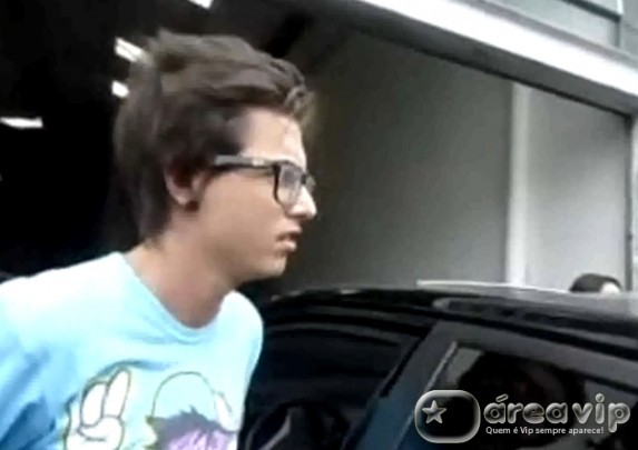 Pe Lanza se irrita com fã – Veja o vídeo!