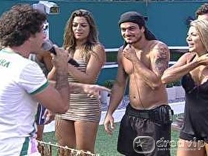 BBB12 - Mangueira faz samba exclusivo para brothers