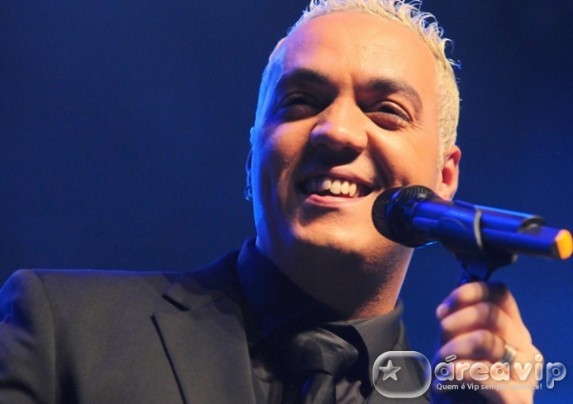 Já no Projac, Belo abandona gravação do ‘Caldeirão do Huck’