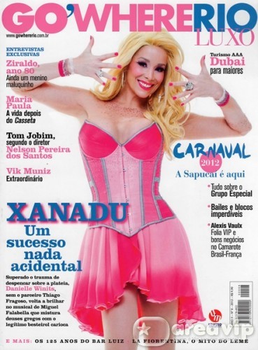 Prestes a voltar aos palcos, Danielle Winits estampa capa de revista