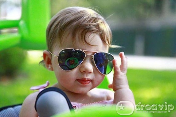 Fabio Assunção posta foto da filha de óculos escuros