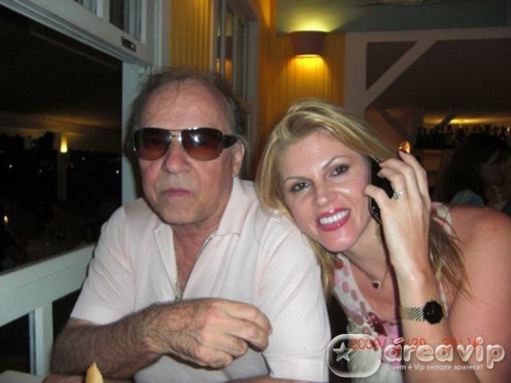 Val Marchiori posta foto com o ex-marido