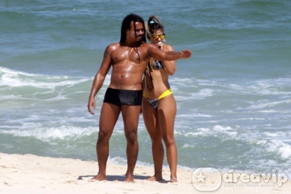 Falcão usa modelo para ofuscar seu envolvimento com Fani Pacheco