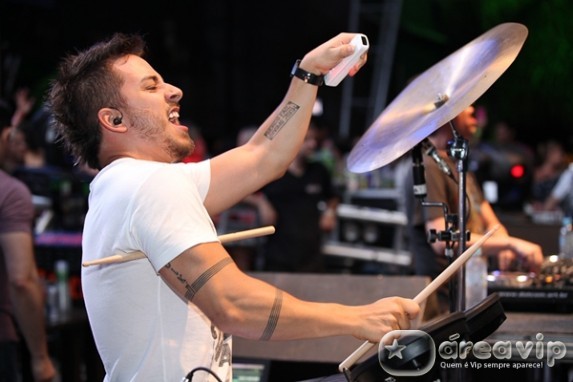 Junior Lima explica encerramento de show em Recife