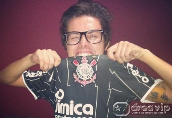Pe Lanza posta foto com camiseta do Corinthians