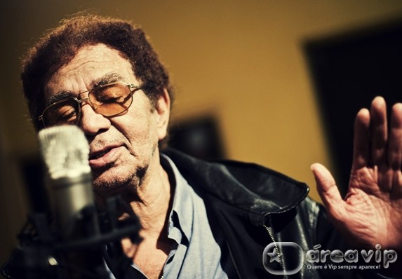 Cantor Reginaldo Rossi volta para UTI