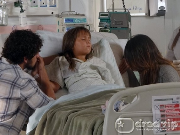 A Vida da Gente - Julia dorme sob efeito dos medicamentos