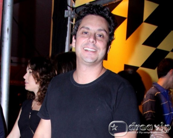 Namorada de Alexandre Nero fala sobre gravidez com amigas e diz que quer casar