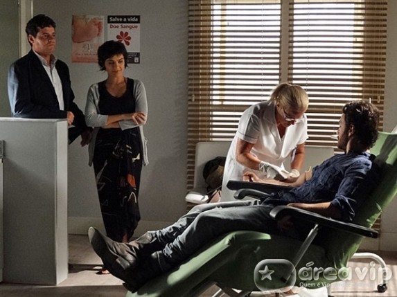 Amor Eterno Amor - Carlos faz exame de DNA