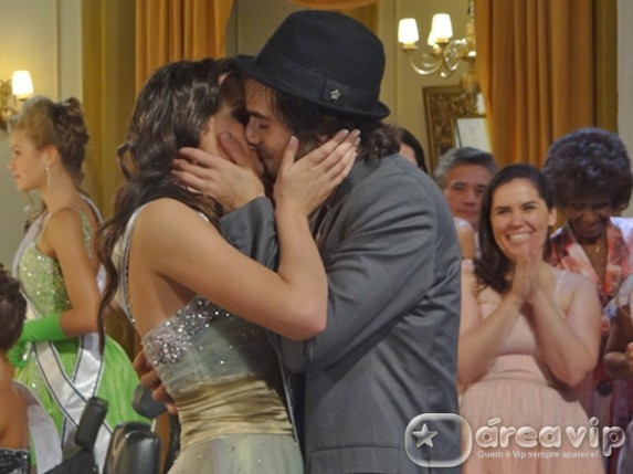 Aquele Beijo - Agenor beija Belezinha