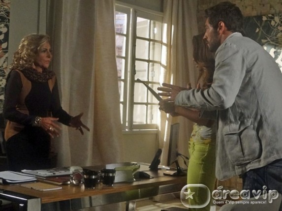 Aquele Beijo - Maruschka se descontrola