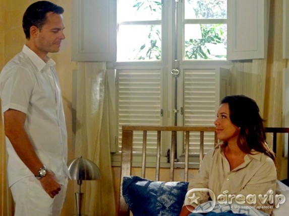 Aquele Beijo - Ricardo e Camila passam a noite juntos