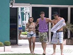 BBB12 - Brothers se surpreendem com almoço chinês