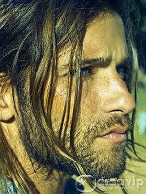 Bruno Gagliasso adere ao megahair para novo trabalho