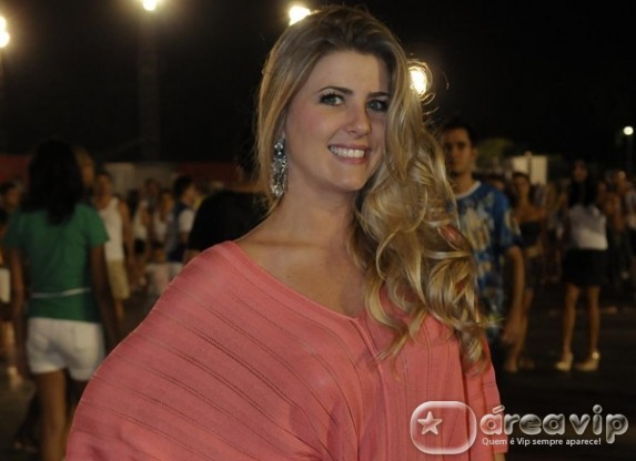 Íris Stefanelli quer engravidar até o final do ano