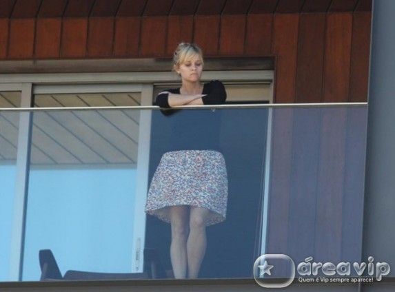 Reese Whiterspoon chega ao Rio de Janeiro