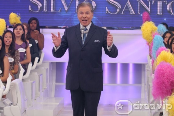 Silvio Santos troca de lugar com Patrícia Abravanel e joga com Ratinho