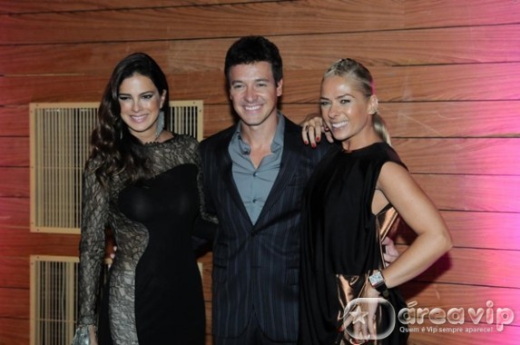 Celebridades vão em evento em Sampa