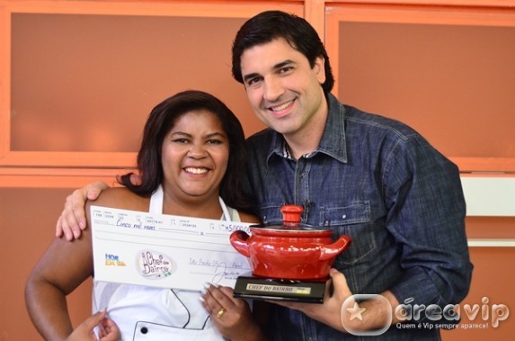 Adriana da Silva é a  vencedora do concurso ‘A Chef do Bairro’ no Hoje em Dia