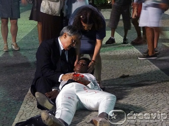 Aquele Beijo - Deusa é baleada a mando de Grace Kelly